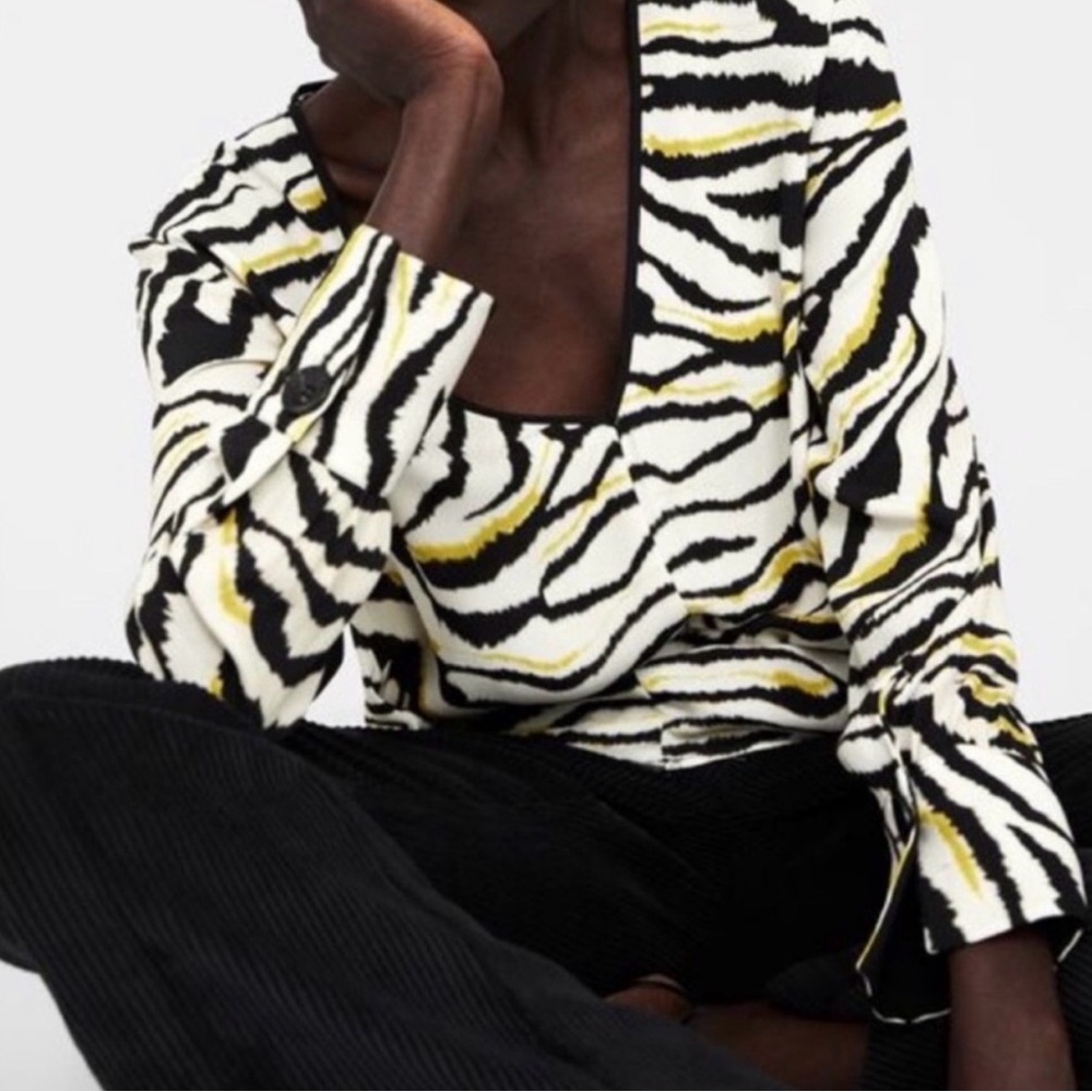 Zara Women’s Black and White Zebra Print Long Sleeve V-Neck Blouse Size L